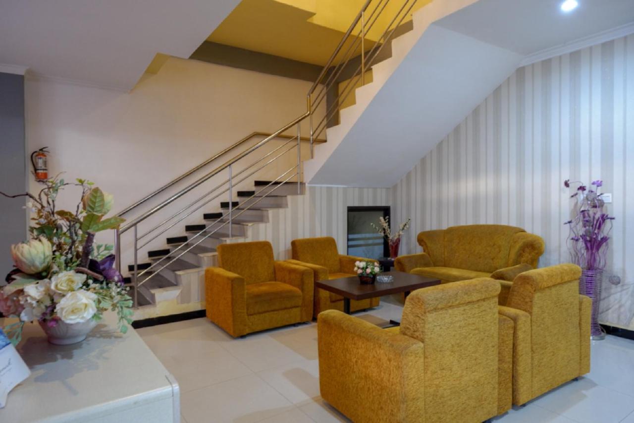 Reddoorz Near Citraland Waterpark Kendari Hotel Lepoleop Exterior photo