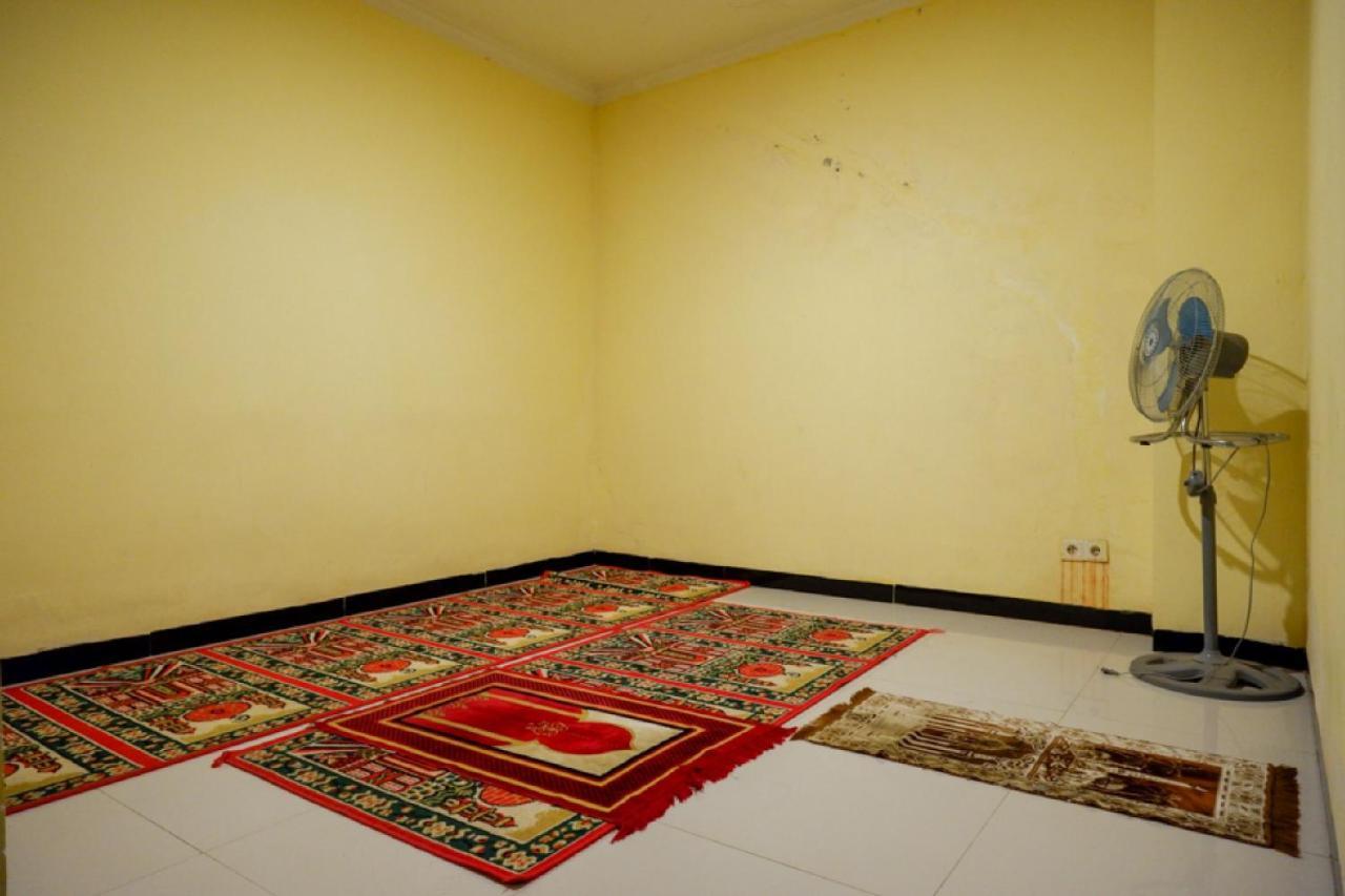 Reddoorz Near Citraland Waterpark Kendari Hotel Lepoleop Exterior photo