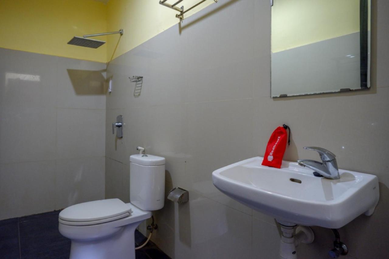 Reddoorz Near Citraland Waterpark Kendari Hotel Lepoleop Exterior photo