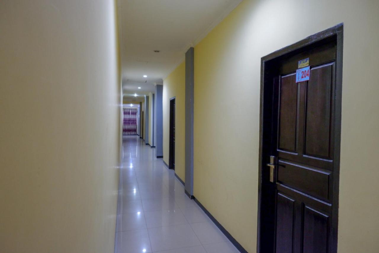 Reddoorz Near Citraland Waterpark Kendari Hotel Lepoleop Exterior photo