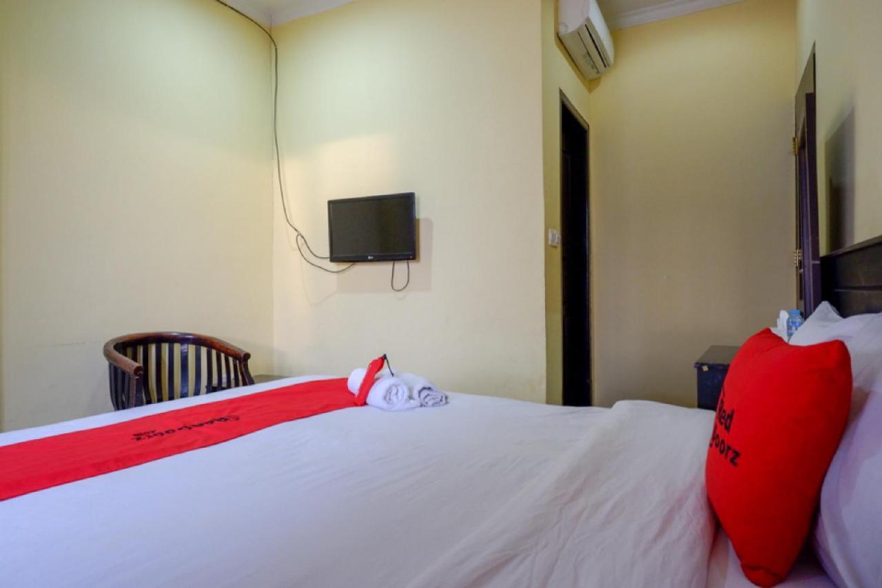 Reddoorz Near Citraland Waterpark Kendari Hotel Lepoleop Exterior photo