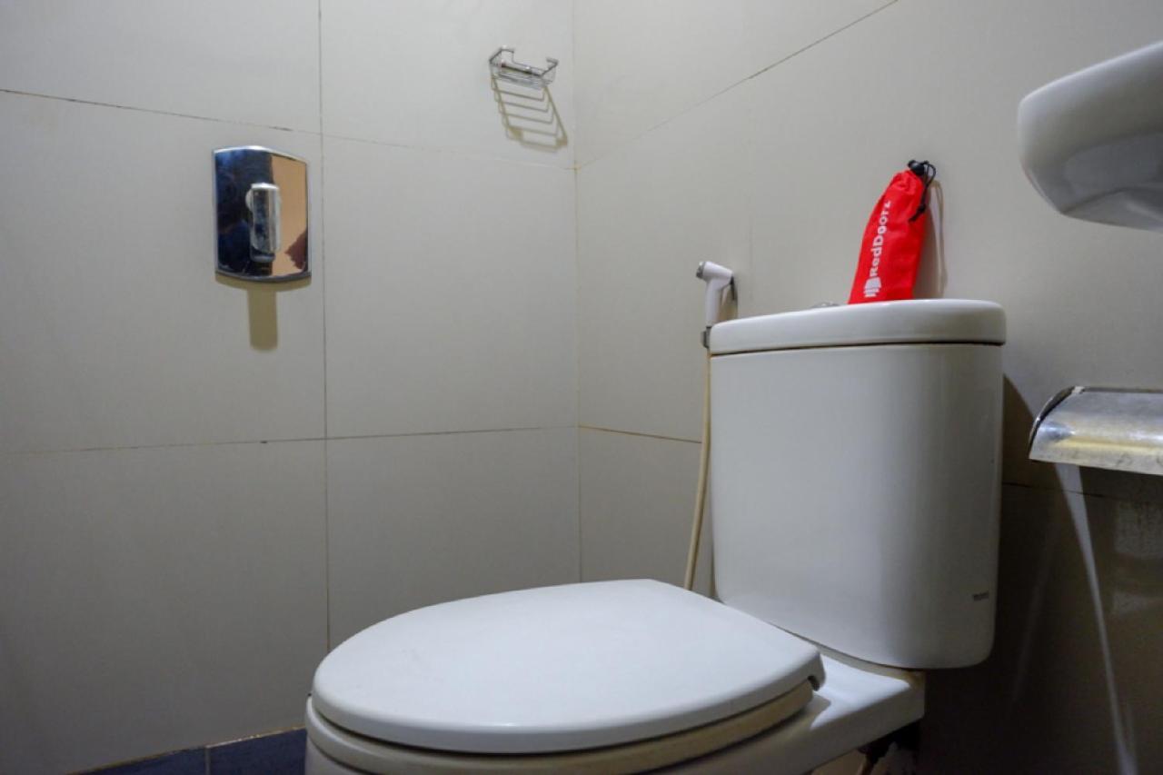 Reddoorz Near Citraland Waterpark Kendari Hotel Lepoleop Exterior photo
